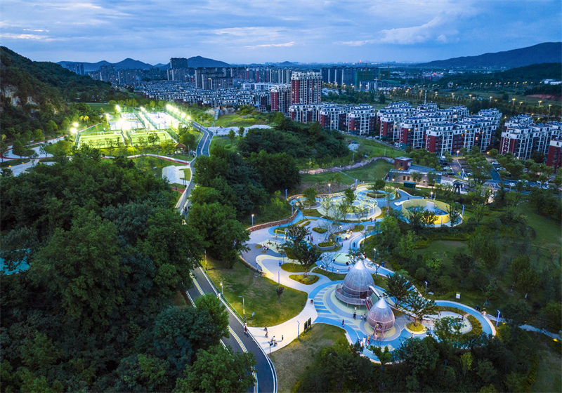 Anhui : l'engouement pour le fitness pendant les nuits d'été à Wuhu