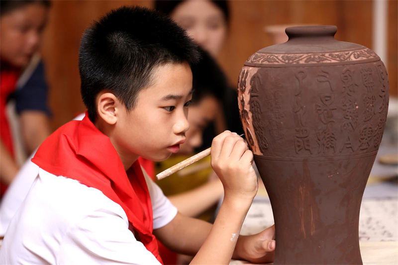 Fujian : à Shouning, le patrimoine culturel immatériel et la recherche aident à découvrir le charme de la culture traditionnelle