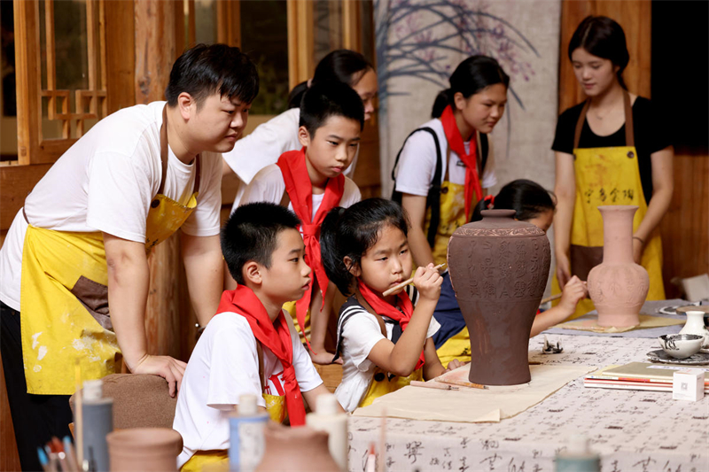 Fujian : à Shouning, le patrimoine culturel immatériel et la recherche aident à découvrir le charme de la culture traditionnelle