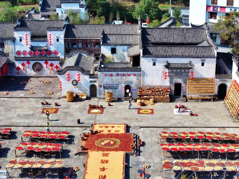 Les villages traditionnels chinois ont attiré plus de 293 millions de visiteurs au premier semestre 2025